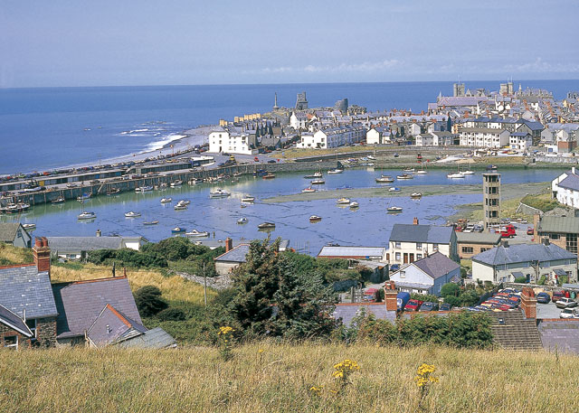 Clarach Bay - Holiday Parks, Caravan Holidays in Ceredigion