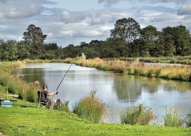 Lake Pochard Lodges - Holiday Parks, Caravan Holidays in Gloucestershire