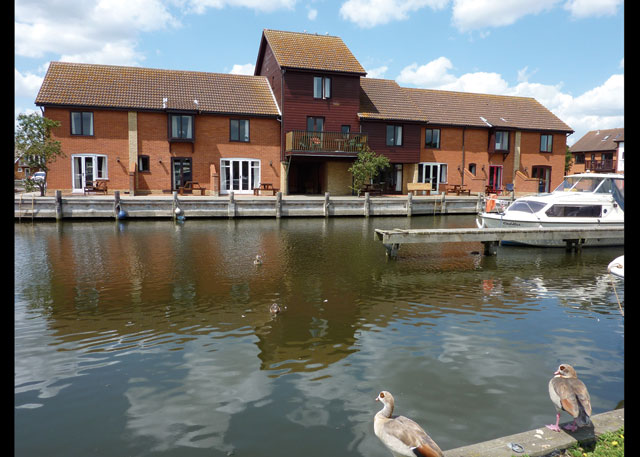 Ferry Marina Cottages - Holiday Parks, Caravan Holidays in Norfolk